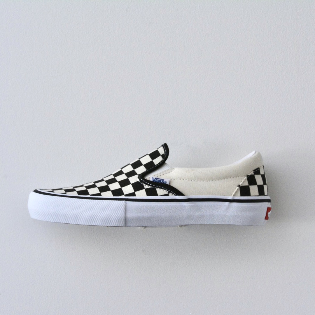 Vans checkered slip outlet ons black white