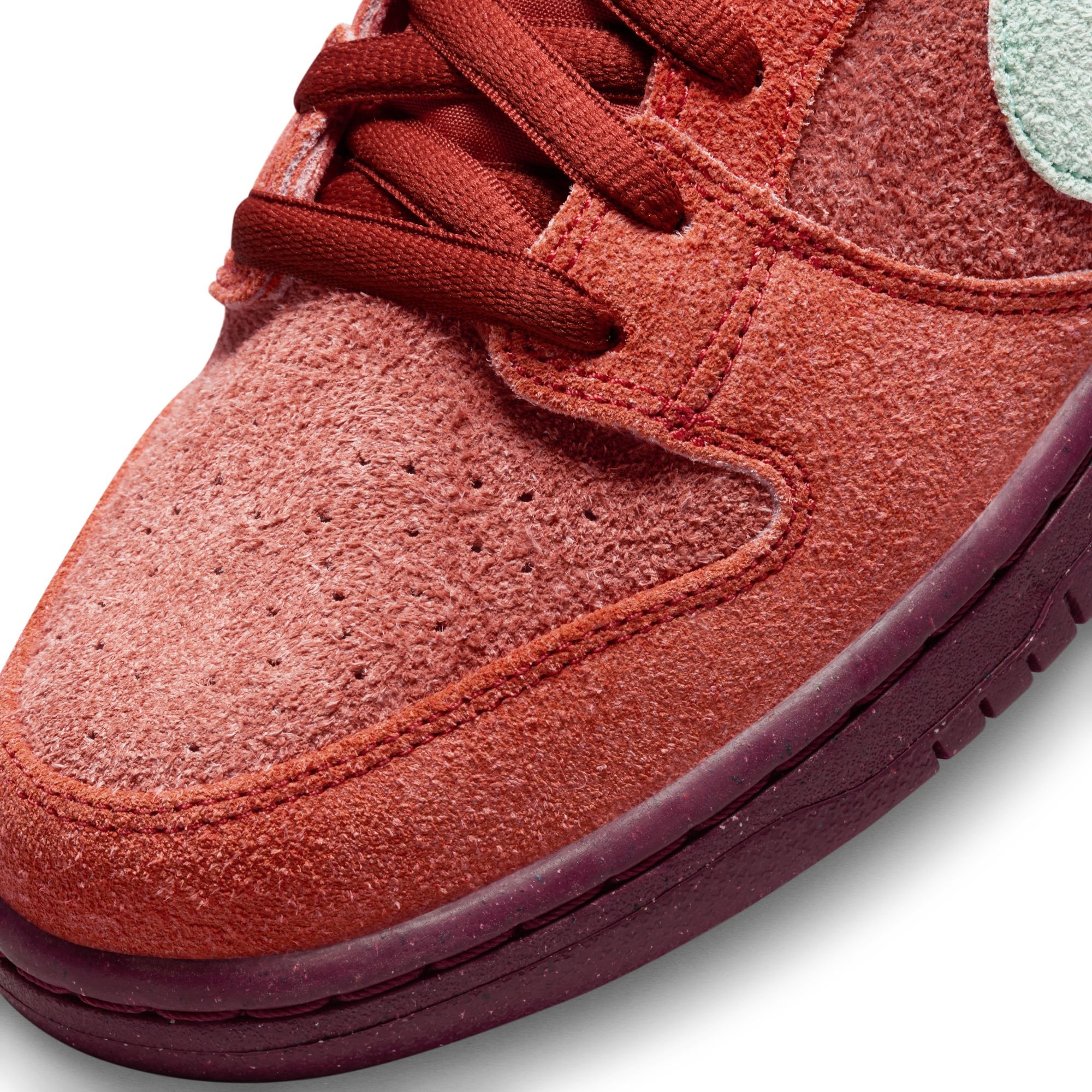 NIKE SB Dunk Low Mystic Red and Rosewood